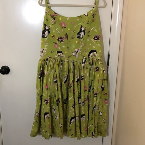 PUG Snow White Jenny Dress - Picture 1 of 5